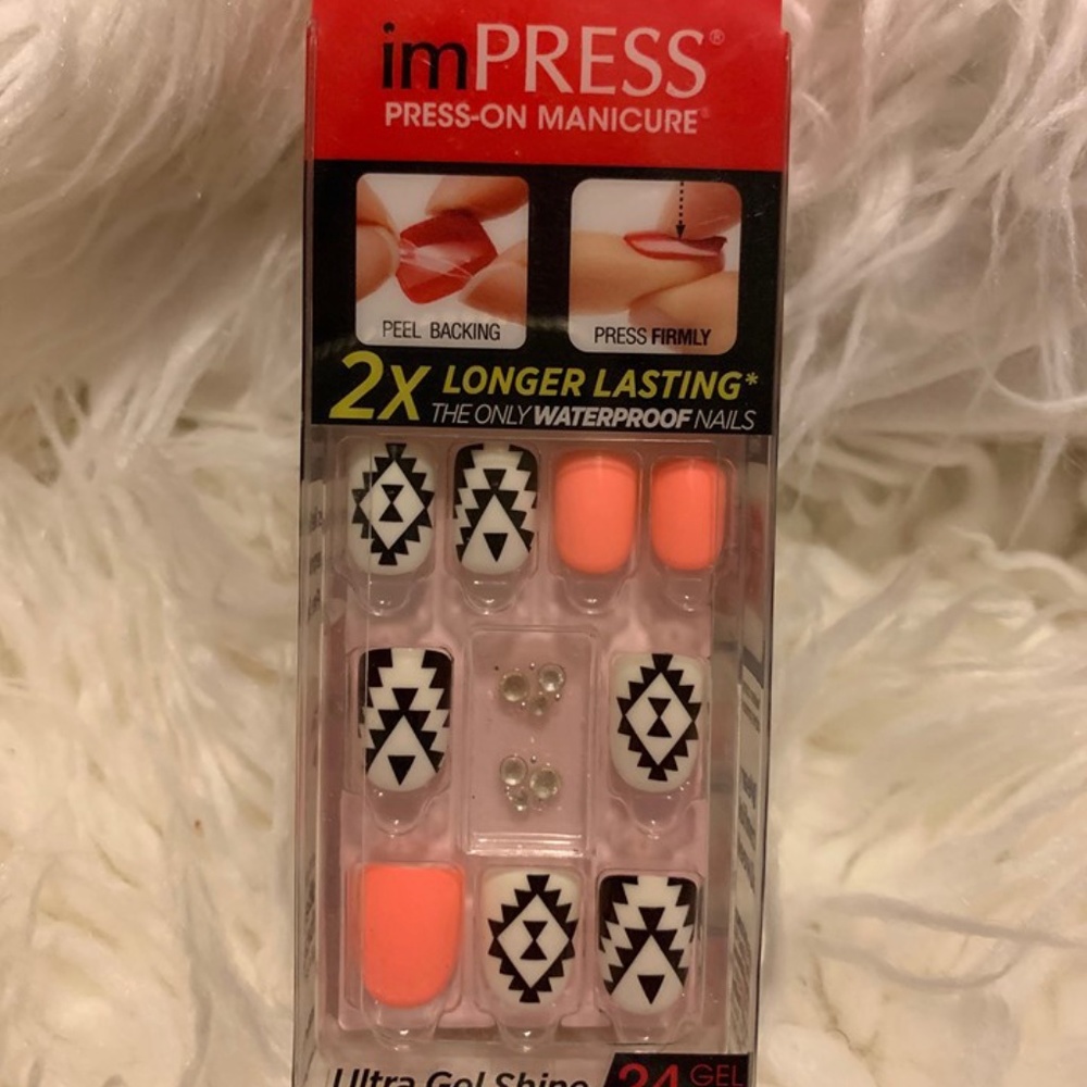 Press On Nails W/ Jewels (ONLY ONE LEFT)